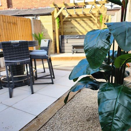 XxfabulousxX 4Bed semi, sleeps 8, 2 bathrooms Blackpool Bagian luar foto