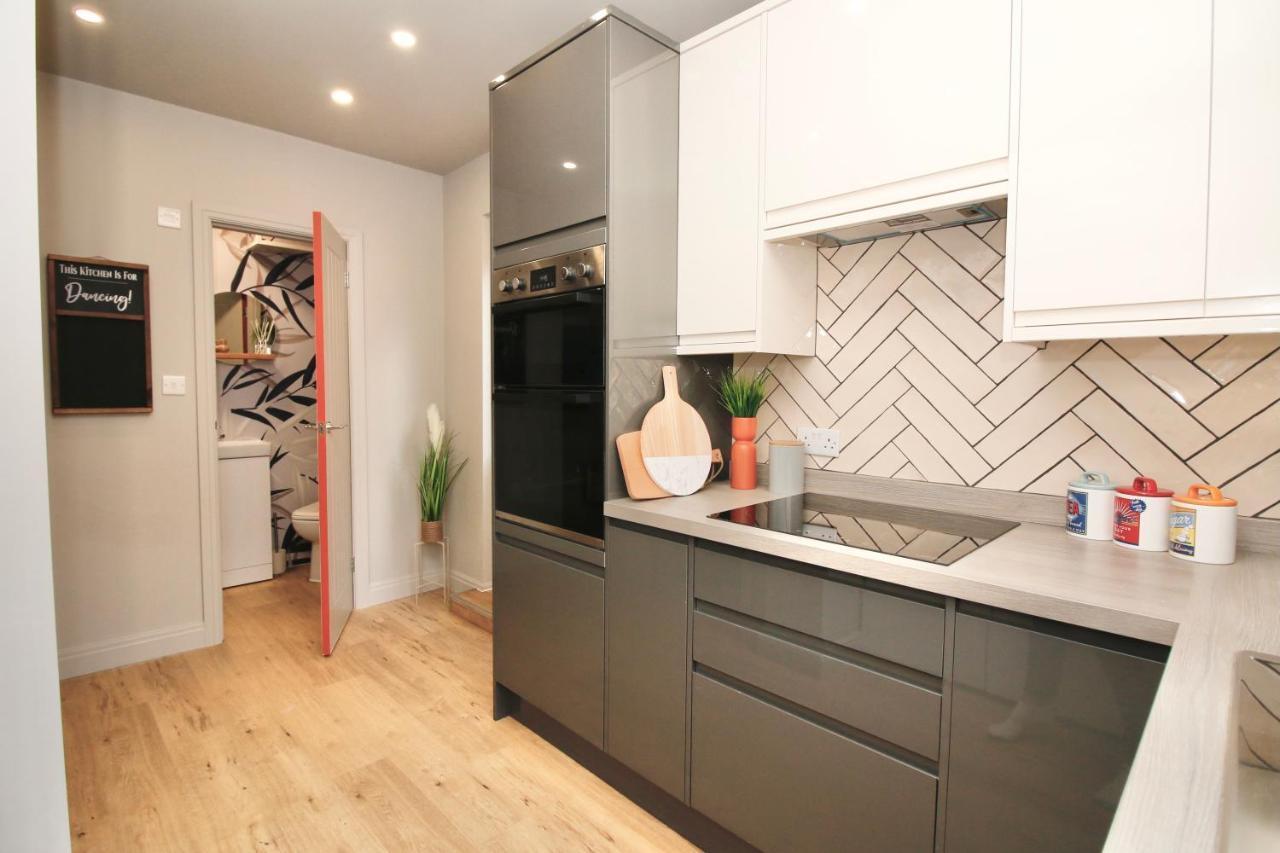 XxfabulousxX 4Bed semi, sleeps 8, 2 bathrooms Blackpool Bagian luar foto
