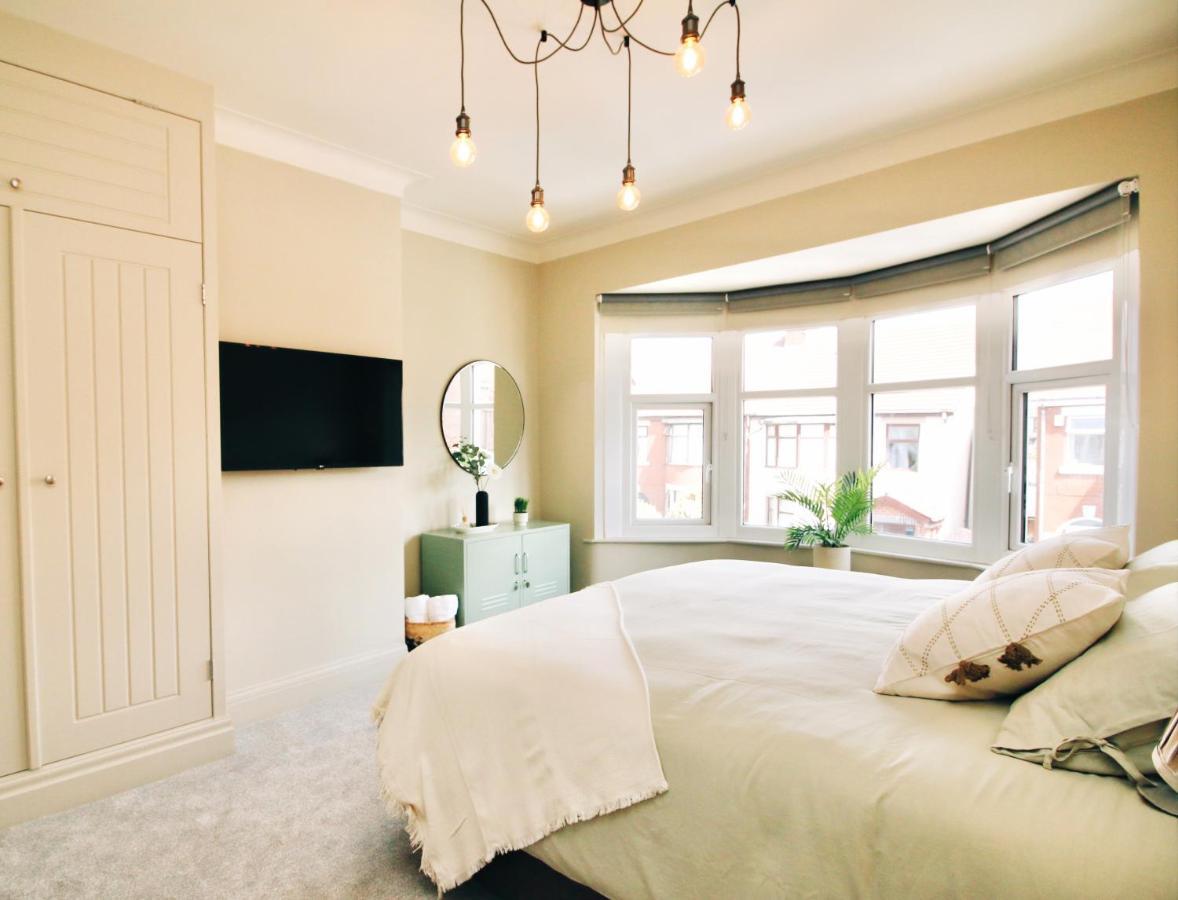 XxfabulousxX 4Bed semi, sleeps 8, 2 bathrooms Blackpool Bagian luar foto