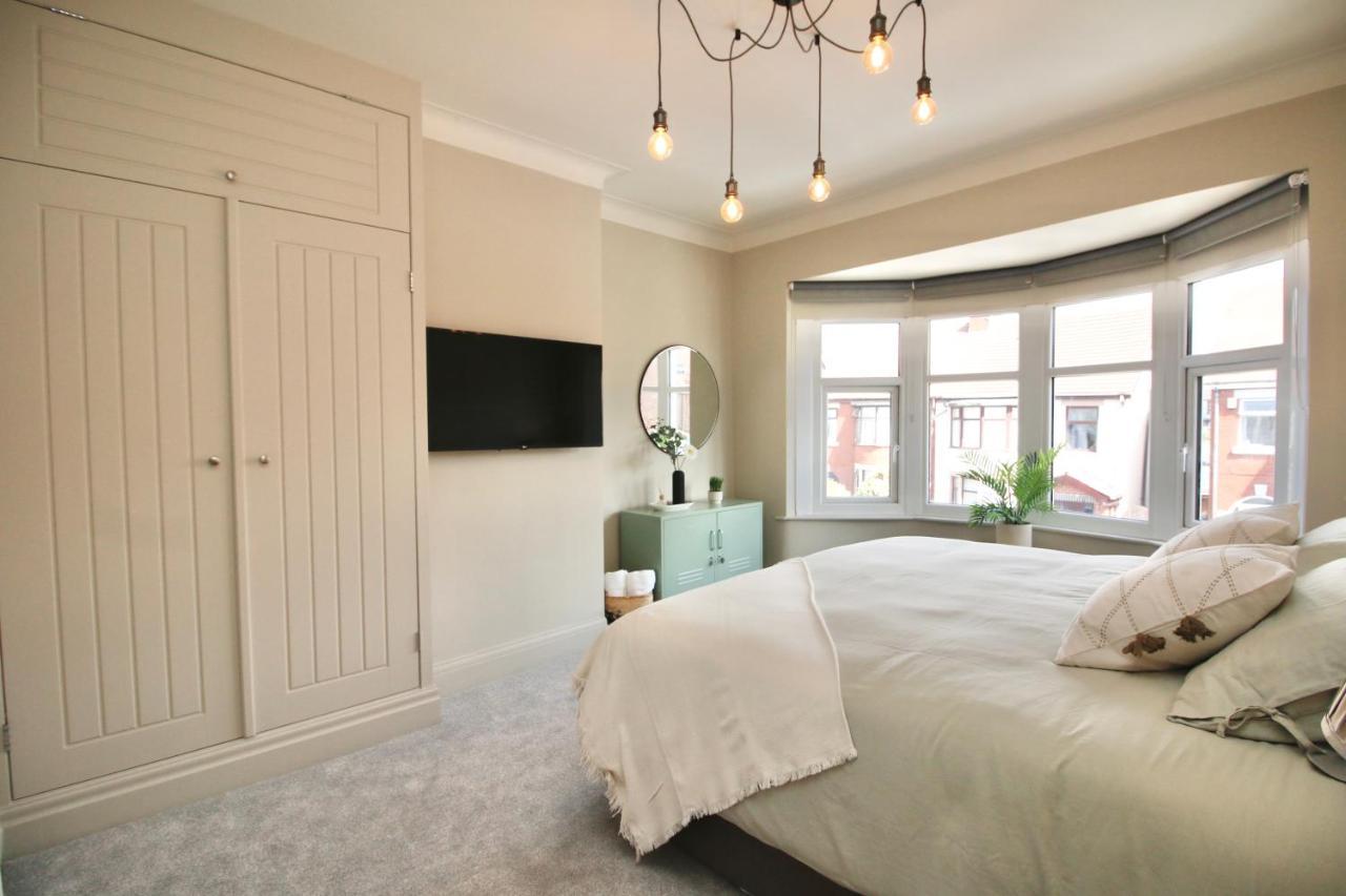 XxfabulousxX 4Bed semi, sleeps 8, 2 bathrooms Blackpool Bagian luar foto