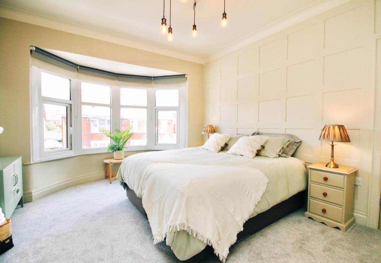 XxfabulousxX 4Bed semi, sleeps 8, 2 bathrooms Blackpool Bagian luar foto