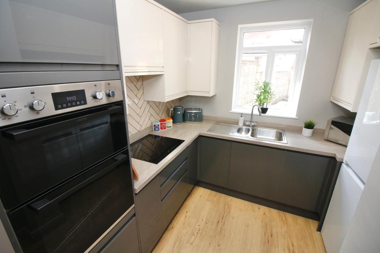 XxfabulousxX 4Bed semi, sleeps 8, 2 bathrooms Blackpool Bagian luar foto