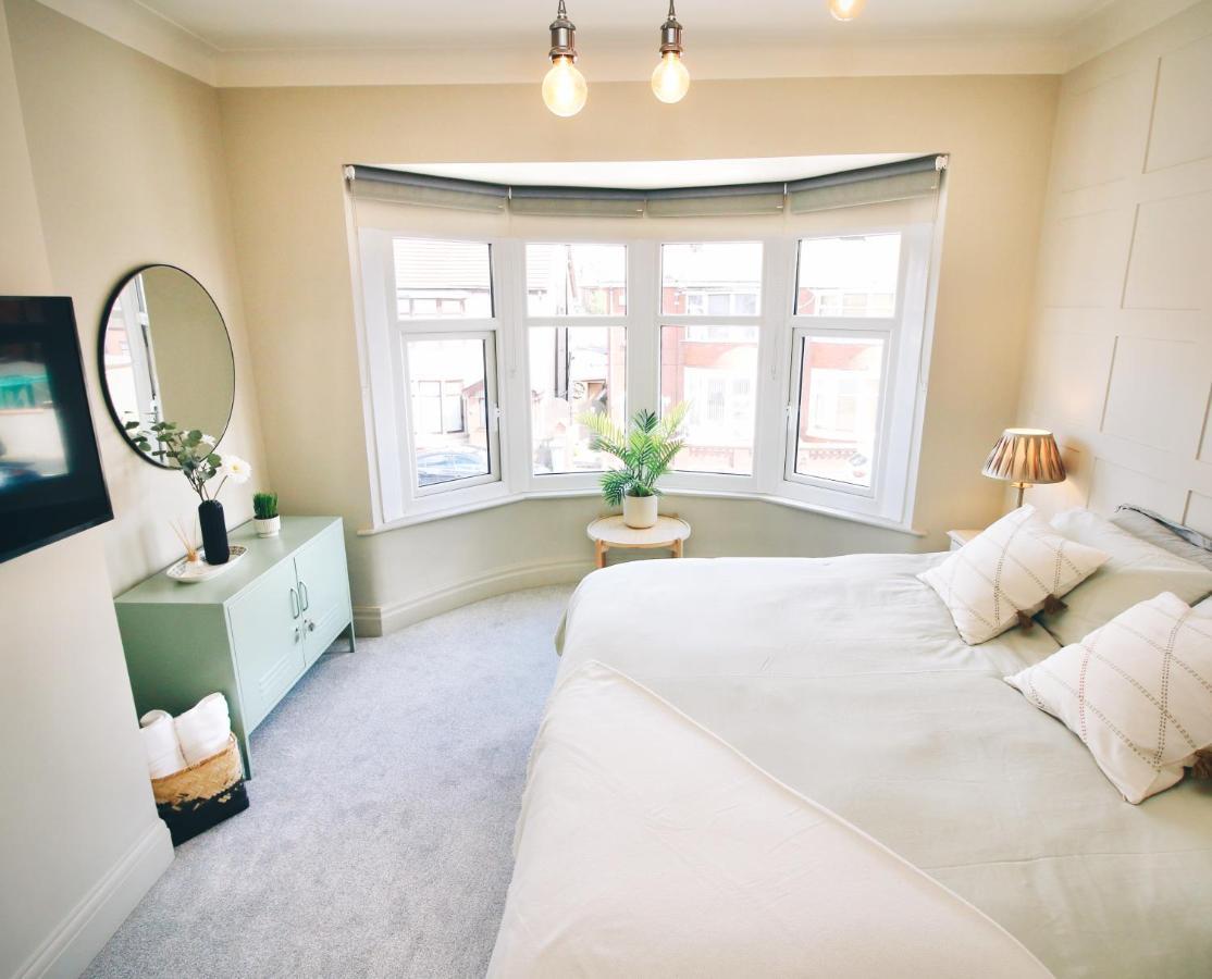XxfabulousxX 4Bed semi, sleeps 8, 2 bathrooms Blackpool Bagian luar foto