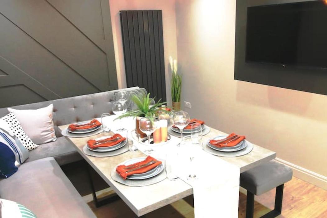 XxfabulousxX 4Bed semi, sleeps 8, 2 bathrooms Blackpool Bagian luar foto