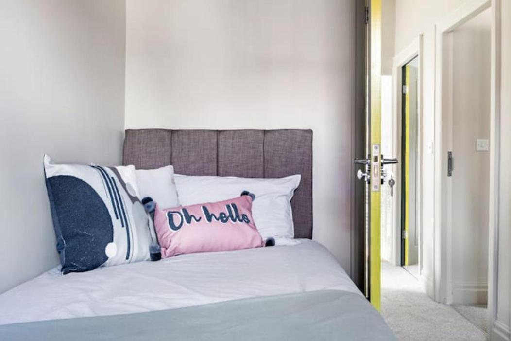 XxfabulousxX 4Bed semi, sleeps 8, 2 bathrooms Blackpool Bagian luar foto