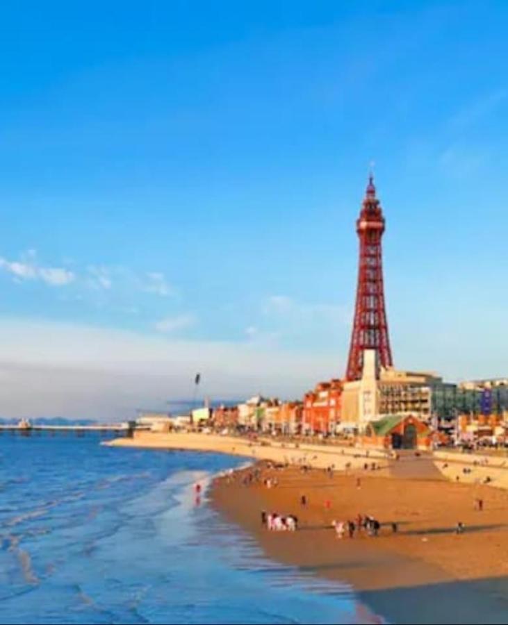 XxfabulousxX 4Bed semi, sleeps 8, 2 bathrooms Blackpool Bagian luar foto