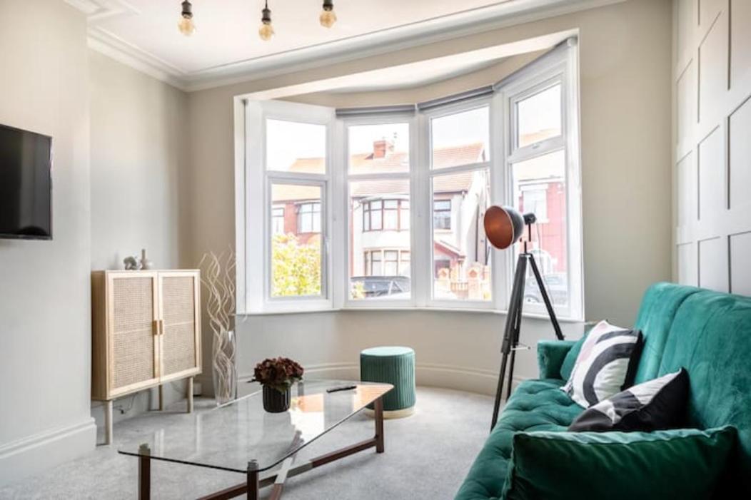 XxfabulousxX 4Bed semi, sleeps 8, 2 bathrooms Blackpool Bagian luar foto