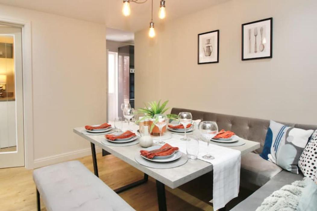 XxfabulousxX 4Bed semi, sleeps 8, 2 bathrooms Blackpool Bagian luar foto