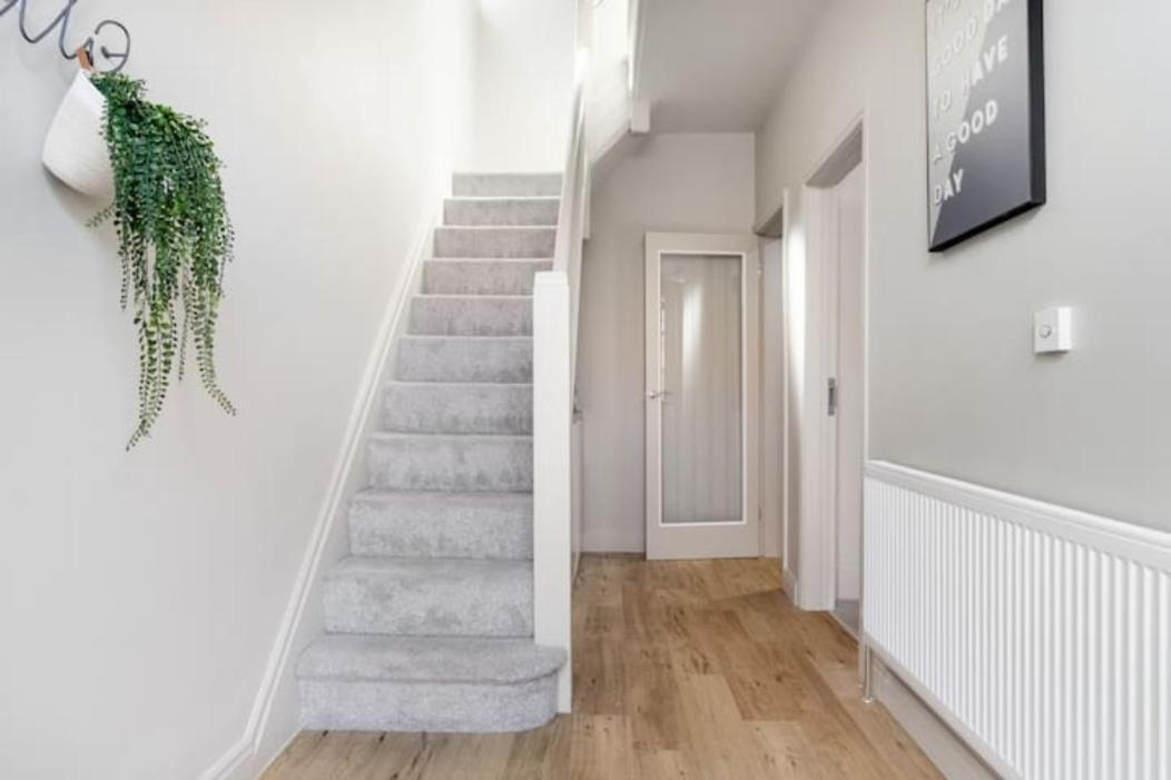 XxfabulousxX 4Bed semi, sleeps 8, 2 bathrooms Blackpool Bagian luar foto