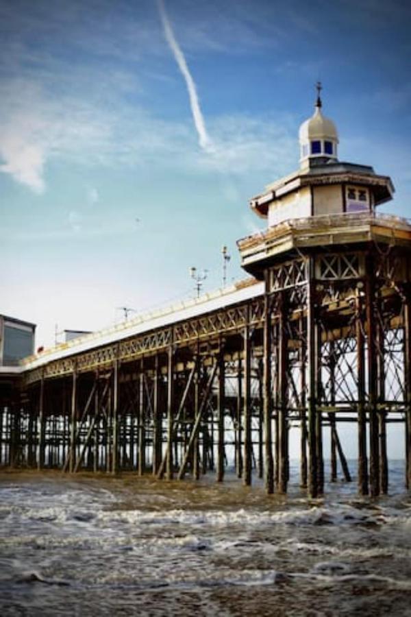 XxfabulousxX 4Bed semi, sleeps 8, 2 bathrooms Blackpool Bagian luar foto