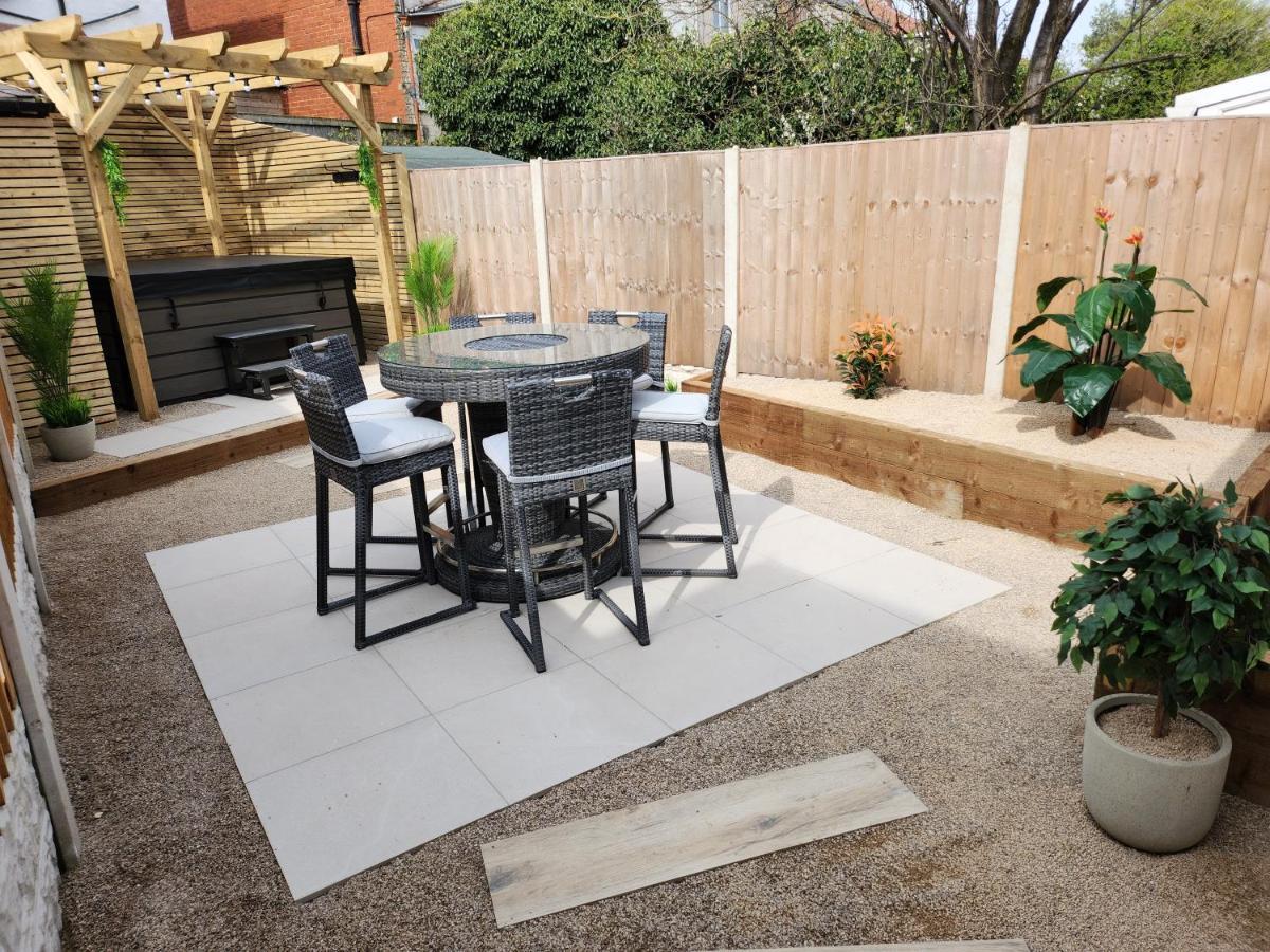 XxfabulousxX 4Bed semi, sleeps 8, 2 bathrooms Blackpool Bagian luar foto
